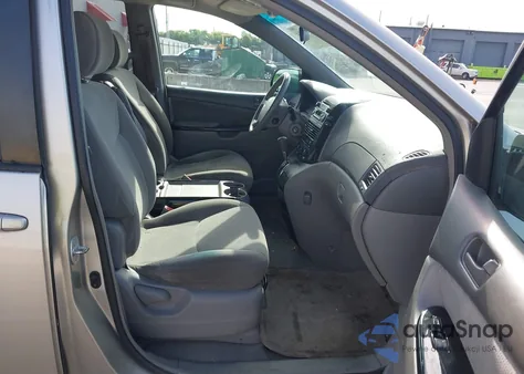 2004 Toyota Sienna Le z USA, uszkodzony, nr VIN 5TDZA23C34S210956